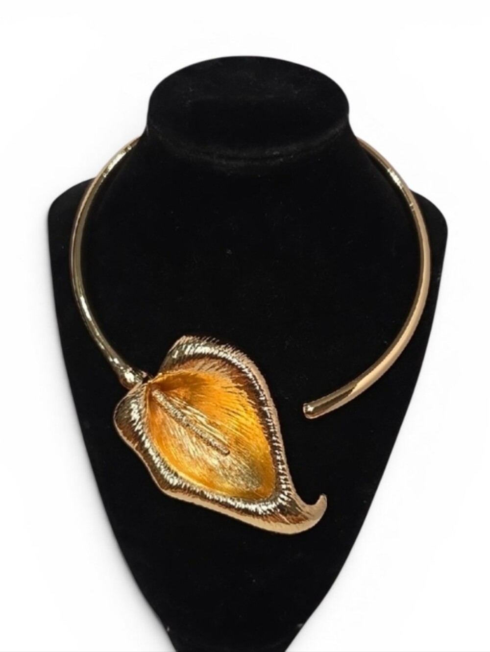 💛▪️Camila Coelho▪️ Gold Tone Calla Lily Statement Choker Floral Necklace - Picture 3 of 13